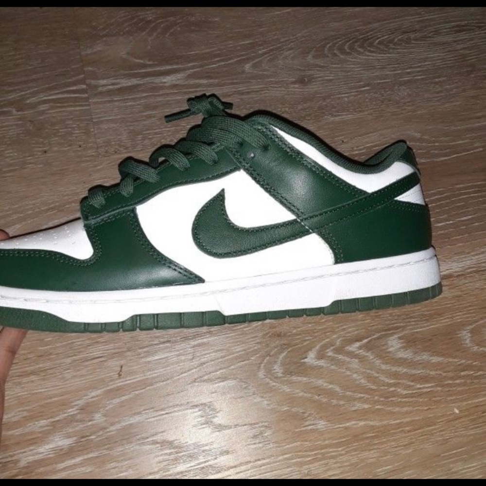 Dunks and ps4 slim - Picture 1 of 5